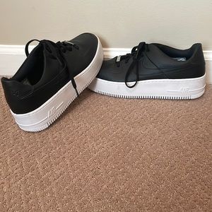 NIKE AIR FORCE 1 ‘Sage low’